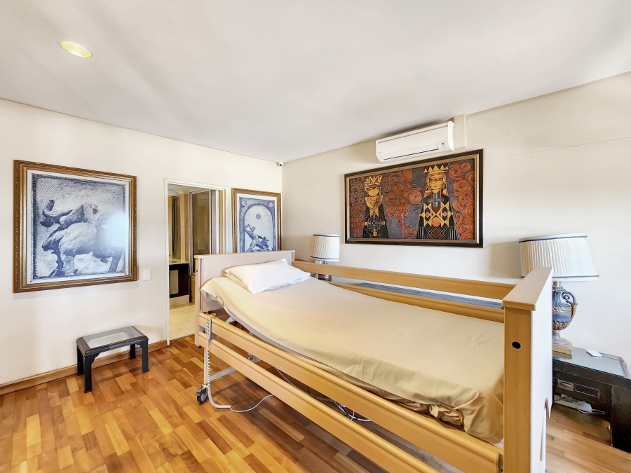 4 Bedroom Property for Sale in Sea Point Western Cape